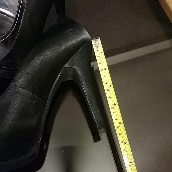 Jacqueline Ferrar black satin platform heels - Picture 6 of 6